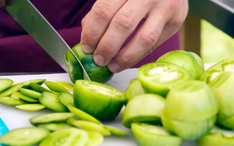 eating green tomatoes raw